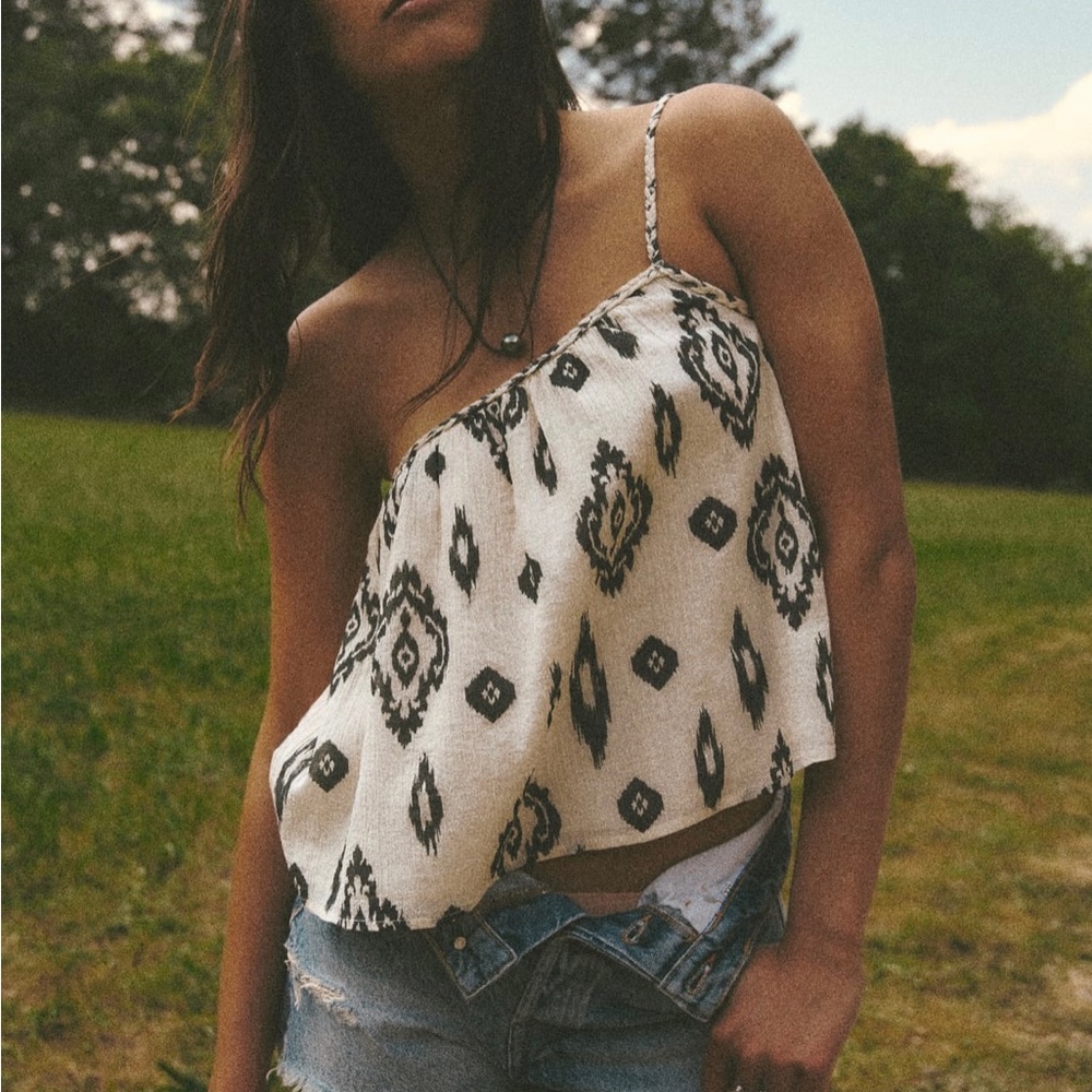 Zara women one shoulder shirt. Small
